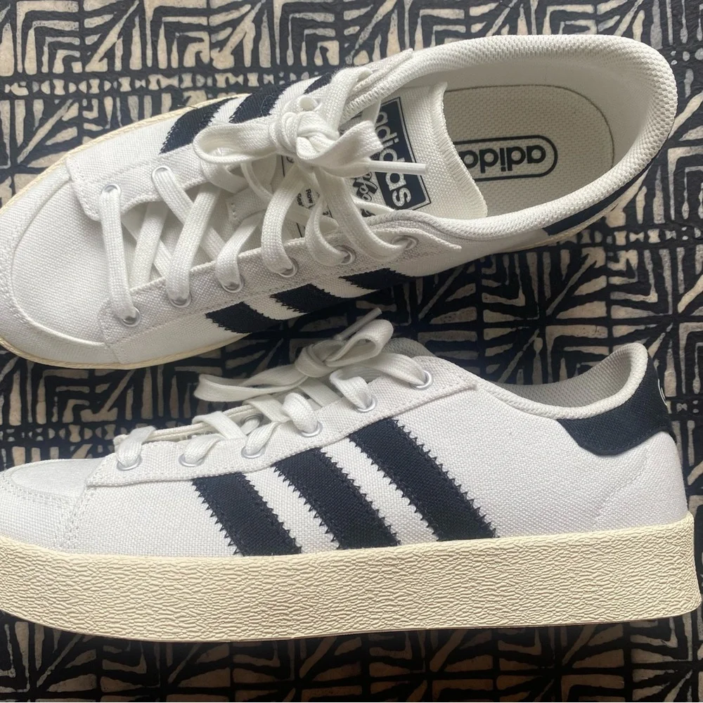 adidas JUMP HOOK SHOES White Sneakers with Black Stripes, Unisex 8.5M/9.5W
